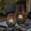 Lanterne solaire en métal et rotin tressé noir pour le jardin