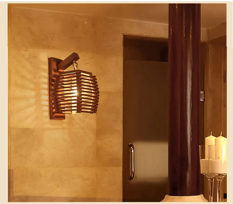 Applique murale en bois et rotin tressé