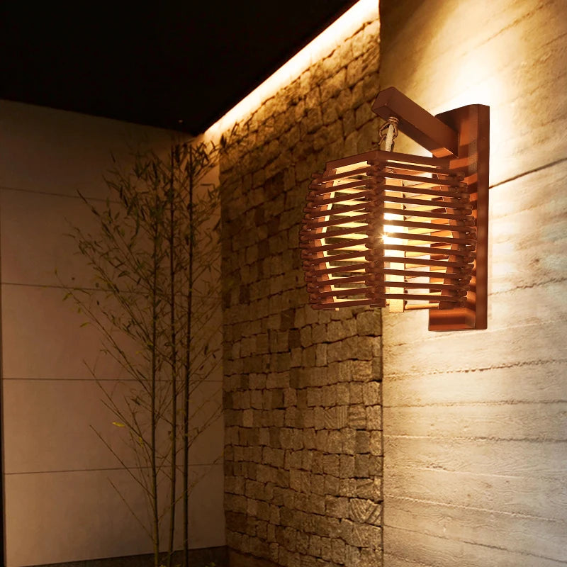 Applique murale en bois et rotin tressé