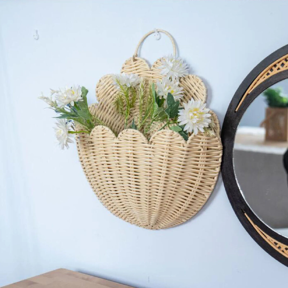 Panier mural en rotin tressé à la main
