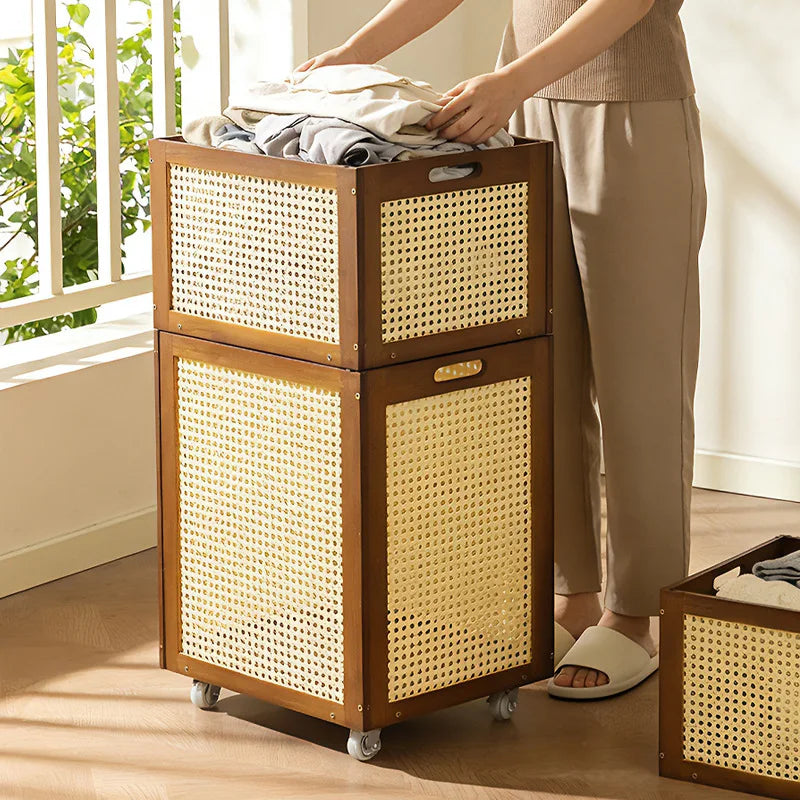 Panier à linge en bambou tressé sur roulettes