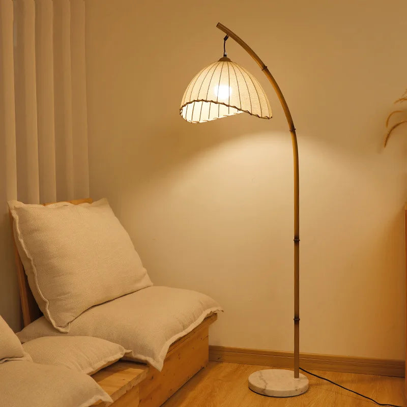Lampadaire lanterne de style japonais dans un salon