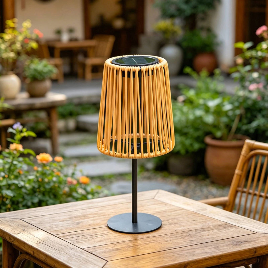 Lampe de table solaire à abat-jour tressé