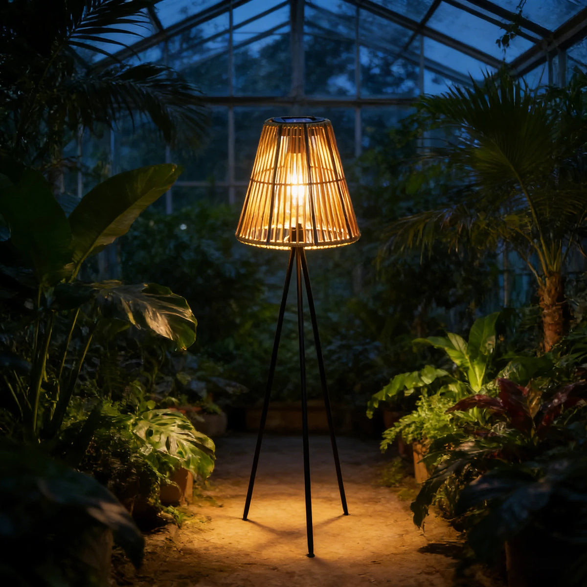 Lampe de jardin solaire en rotin tressé fait main