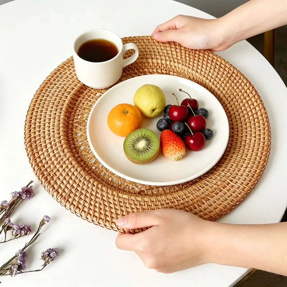 Plateau rond en rotin tressé ajouré 33 cm