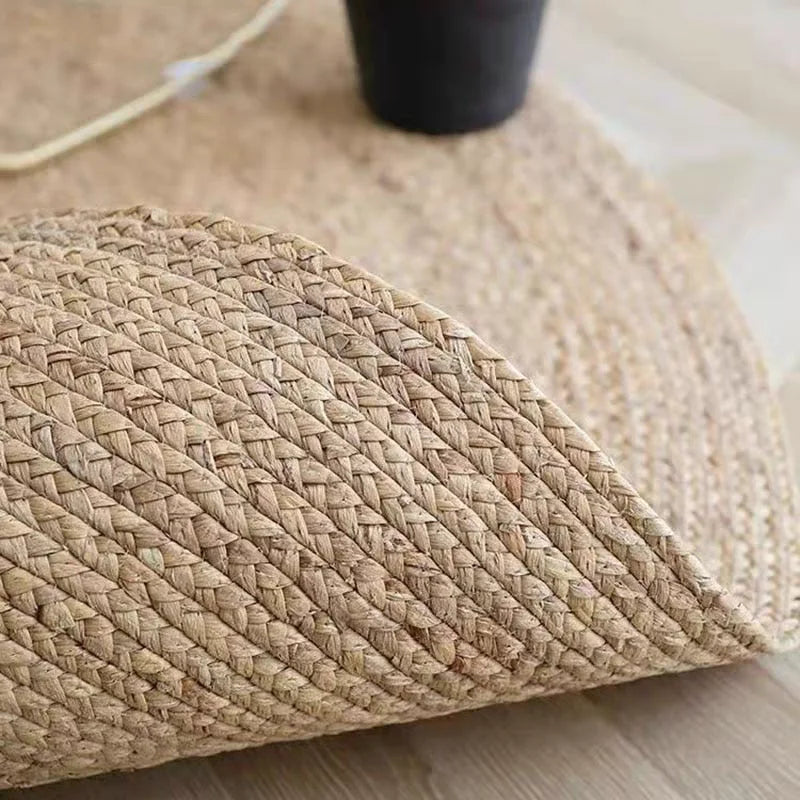 Tapis en jonc tressé à la main