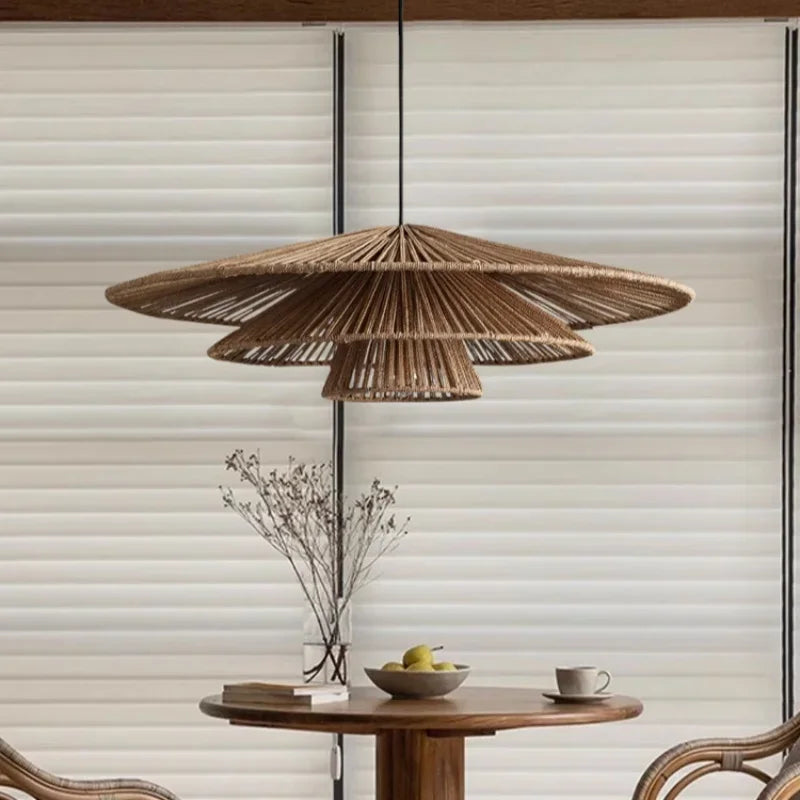 Lustre en rotin tressé wabi-sabi