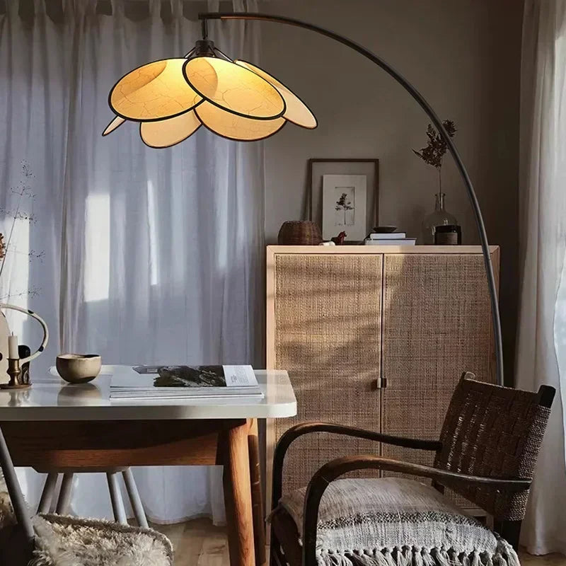 Lampadaire LED en rotin tressé style scandinave