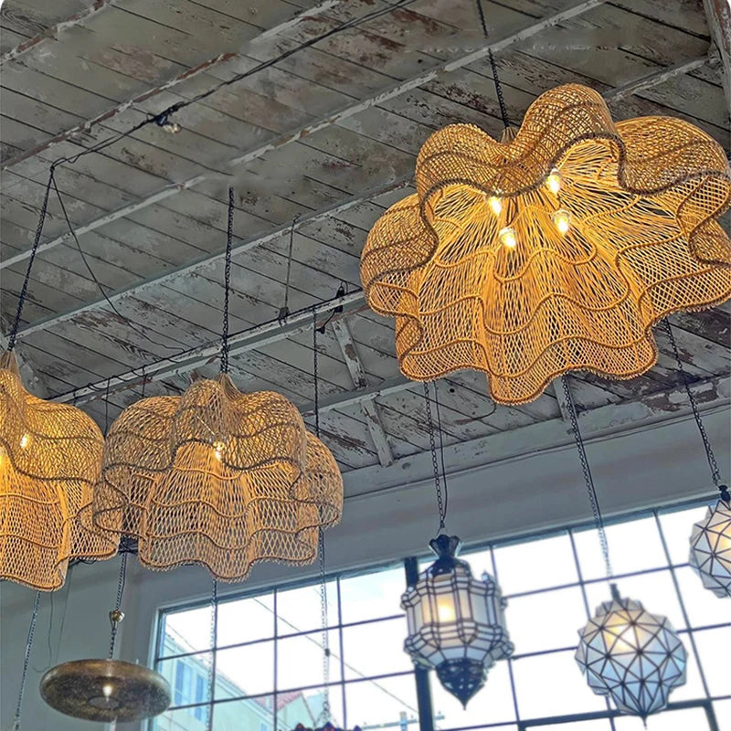 Grand lustre en bambou tressé à 3 lumières