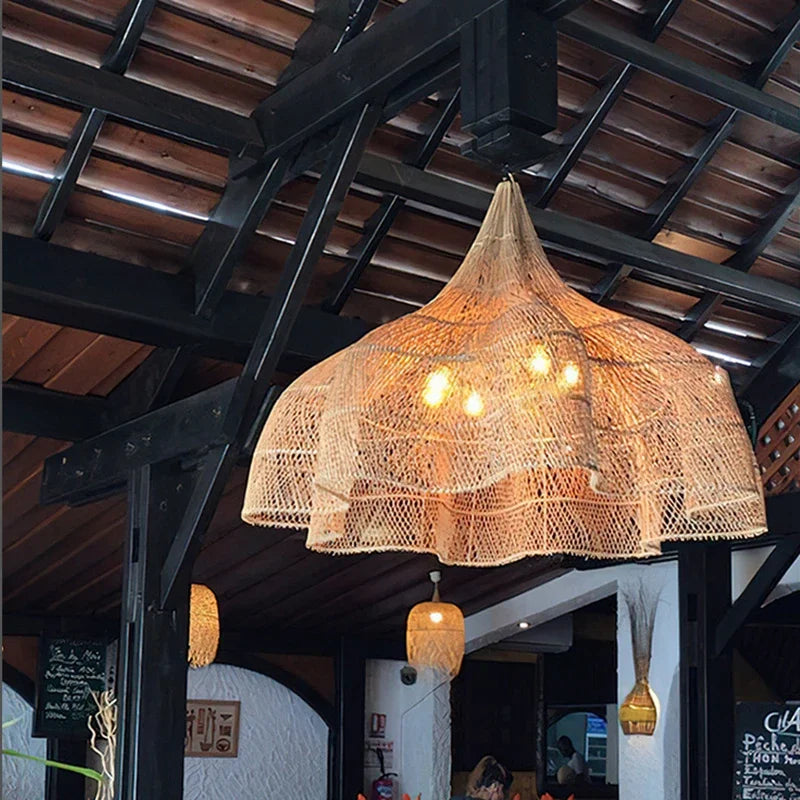 Grand lustre en bambou tressé à 3 lumières