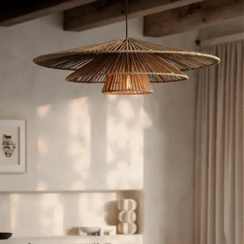 Lustre en rotin tressé wabi-sabi