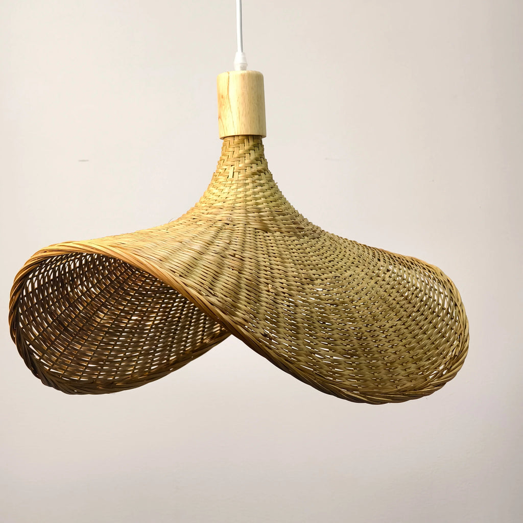 Suspension chapeau en bambou tressé wabi-sabi