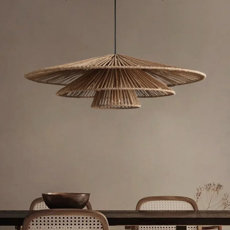 Lustre en rotin tressé wabi-sabi