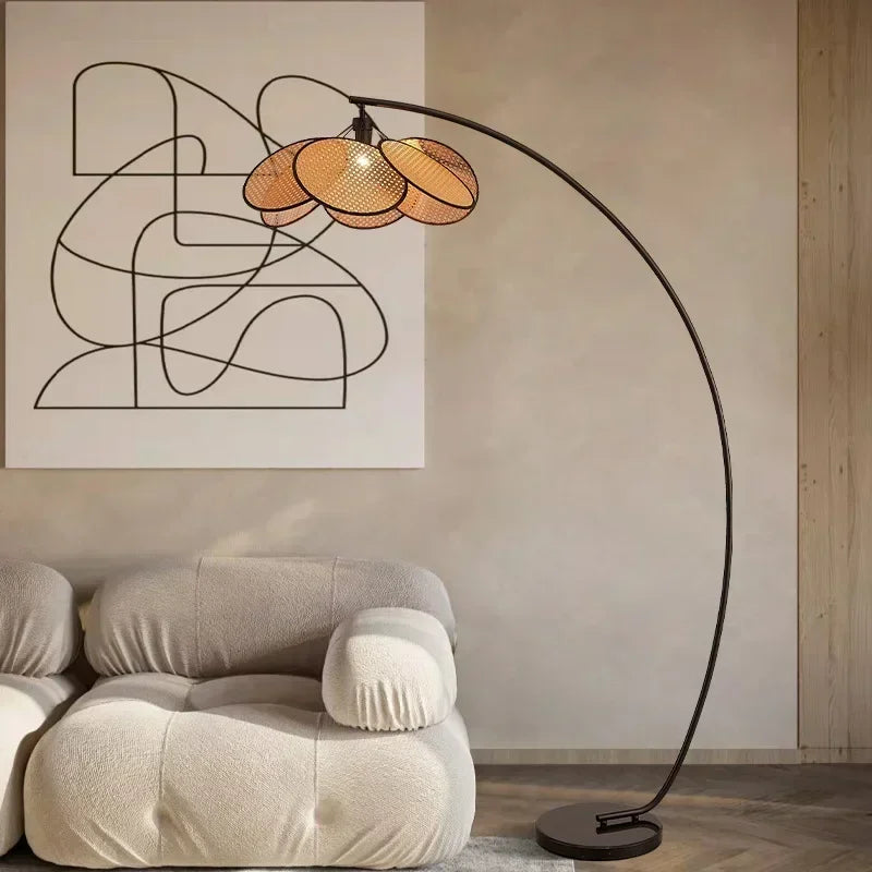 Lampadaire LED en rotin tressé style scandinave